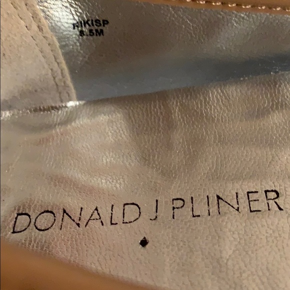 Donald Pliner Jeweled Studded Flats. 8.5 - Picture 6 of 8